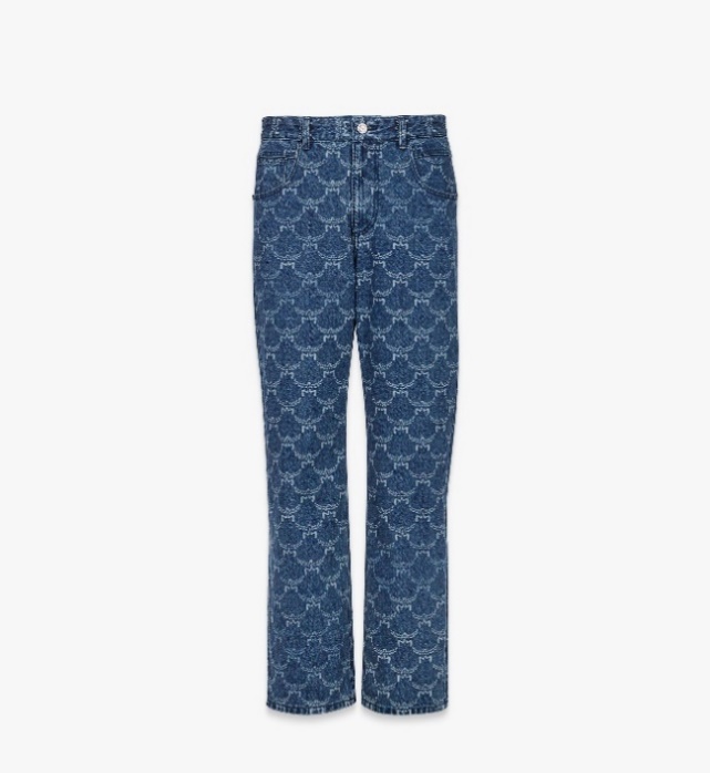 Ein Bild, das Kleidung, Hose, Muster (Modedesign), Person enthält. Automatisch generierte Beschreibung