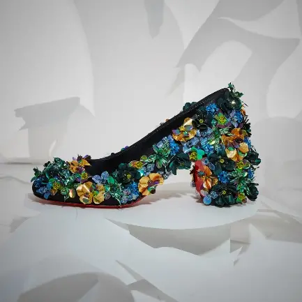 Christian Louboutin路铂廷携The Loubi Show音乐舞蹈盛典，于巴黎盛大揭幕2024秋冬女士系列及Our Angels胶囊系列