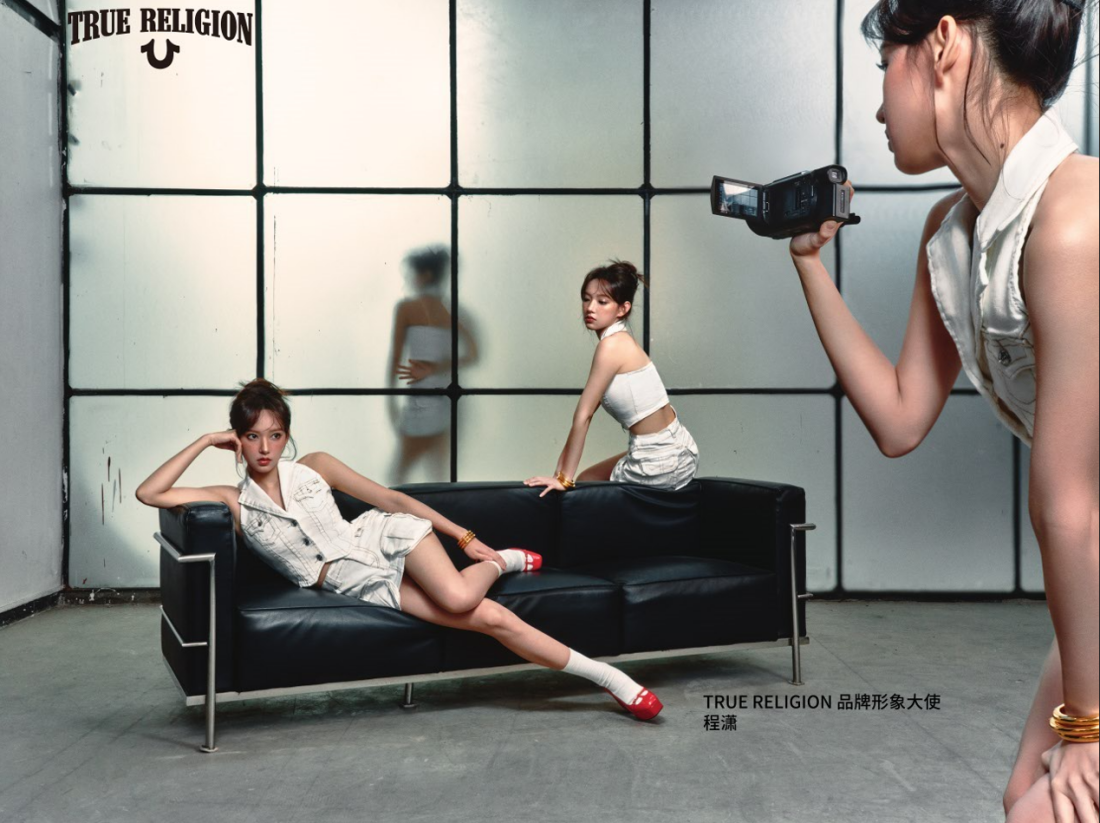 图片包含 人, 女人, 室内, 男人 描述已自动生成