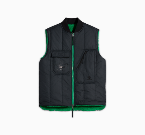 人穿着绿色的衣服 低可信度描述已自动生成