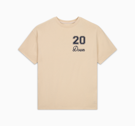 图片包含 游戏机, 衬衫, 服装, 连体裤 描述已自动生成