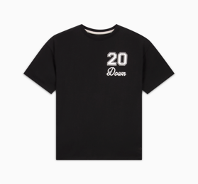 图片包含 游戏机, 衬衫, 服装, 连体裤 描述已自动生成